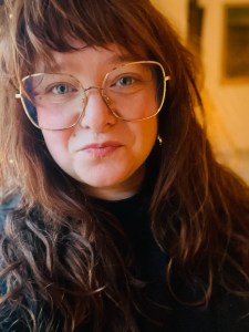 Porträtt Anna-Maria Olsson, kvinna med brunt hår och glasögon